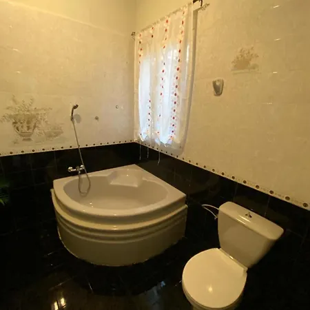 Bright And Spacious Double Room, Shared Bathroom San Ġiljan