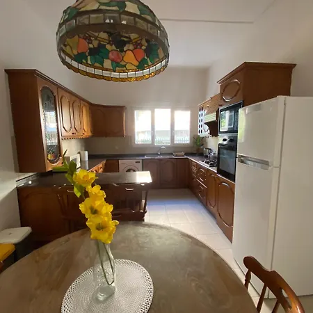 Bright And Spacious Double Room, Shared Bathroom سانت جوليان