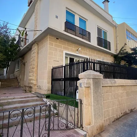 Bright And Spacious Double Room, Shared Bathroom * San Ġiljan