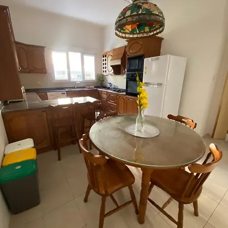 Bright And Spacious Double Room, Shared Bathroom